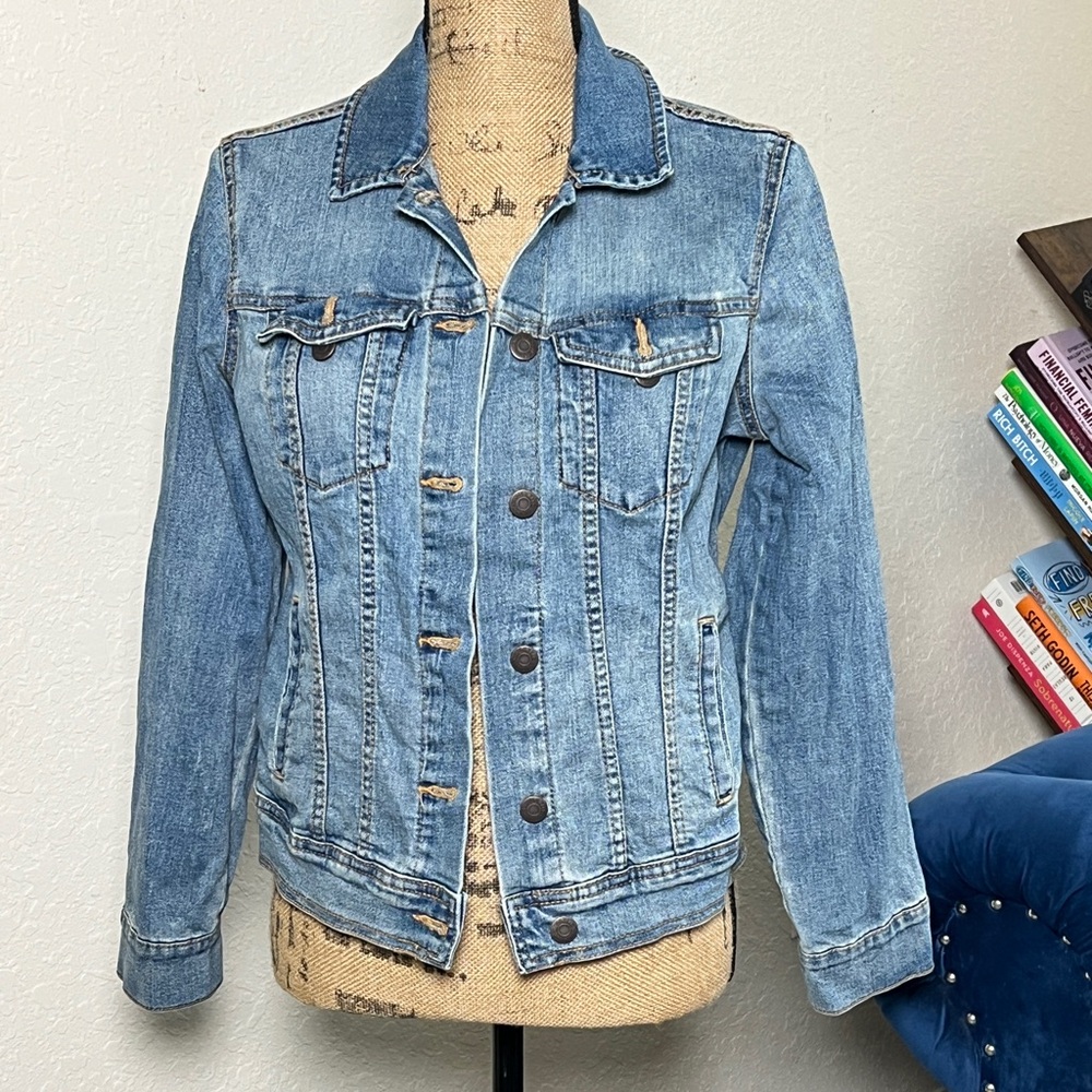 Old Navy Light Blue Denim Jean Jacket - Women's